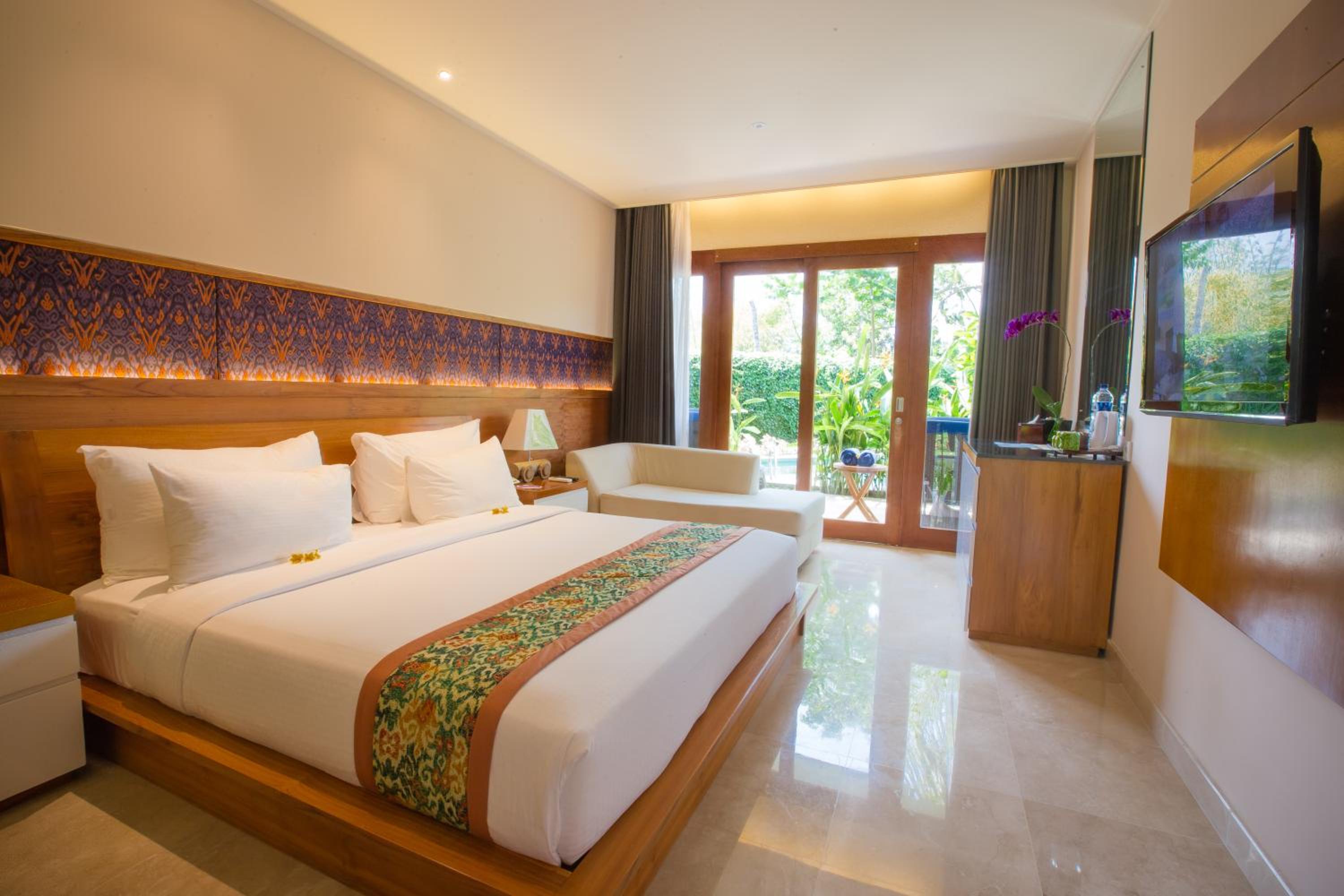 Room, King Bed, Pool Access