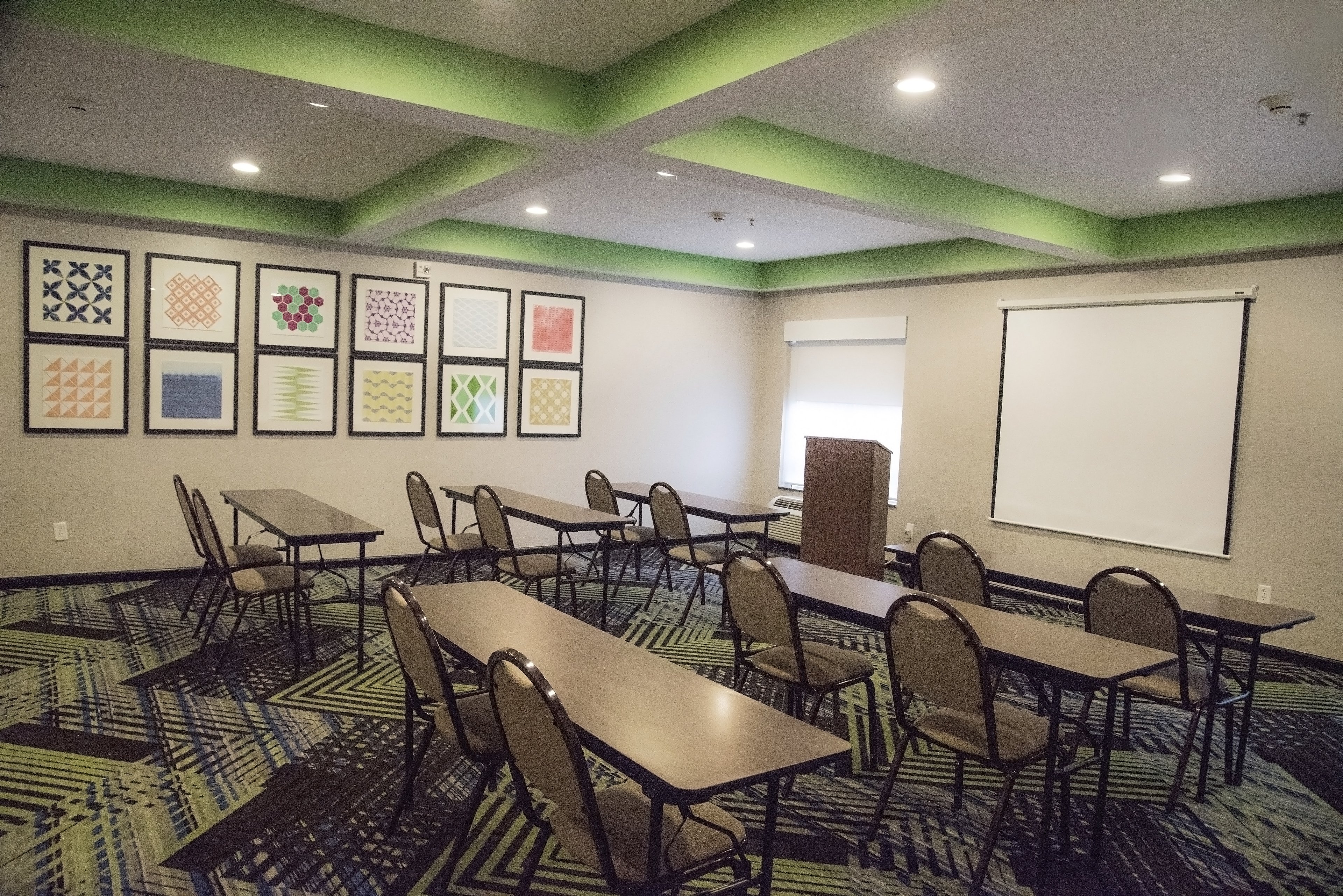 Holiday Inn Express Hotel Suites Alexandria 55/62