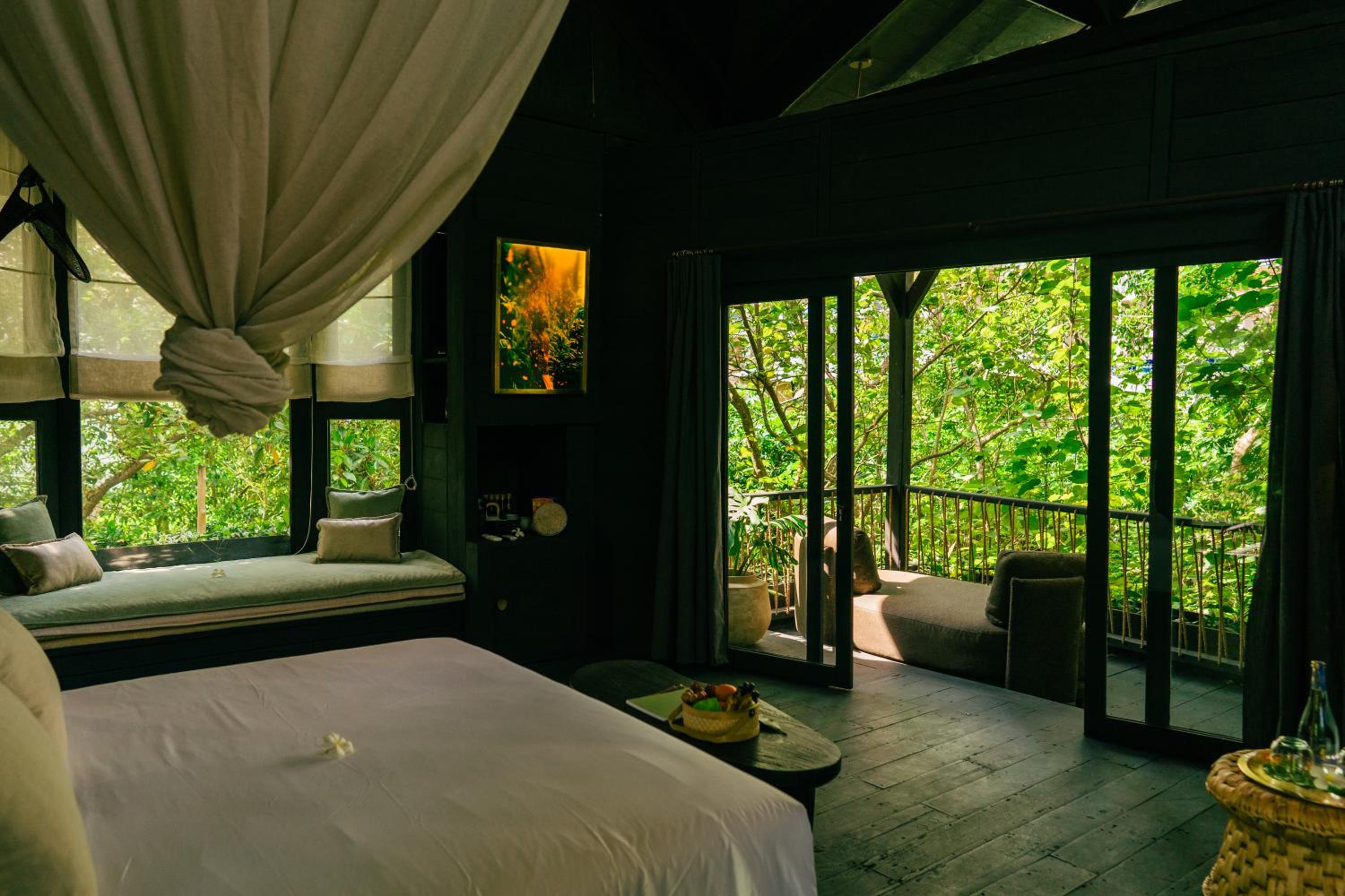HIDEAWAY, TREE HOUSE