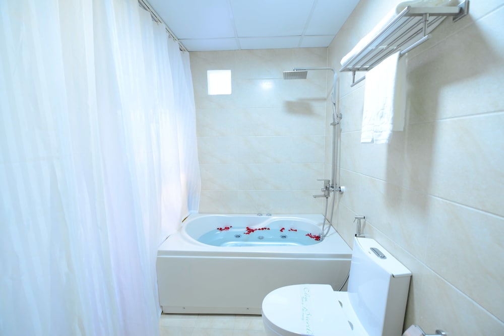 Blue Hanoi Inn Luxury Hotel 39/44