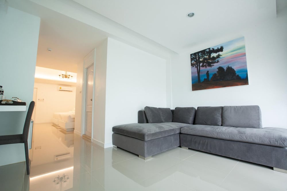 Stay With Hug Poshtel & Activities 35/37