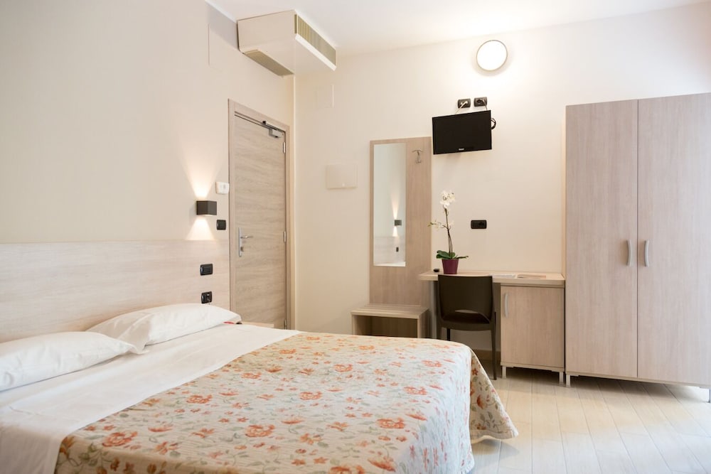 Hotel Saint Tropez 6/30