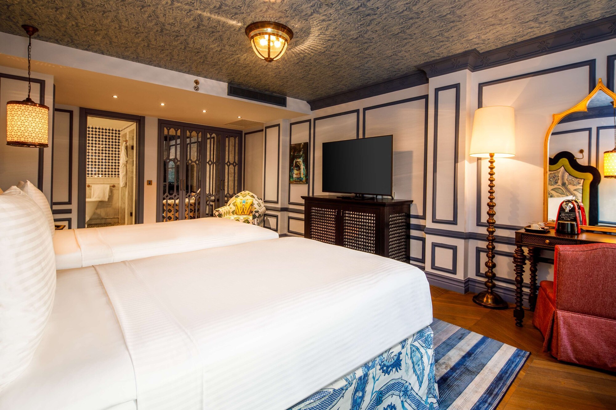 superior, twin beds