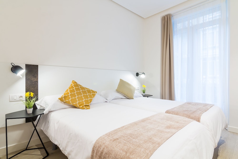 SUPERIOR, DOUBLE BED, WITH EXTRA BED, BALCONY