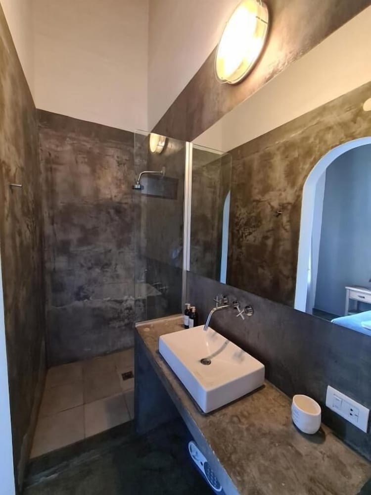 Hotel Costa Rica 65/66