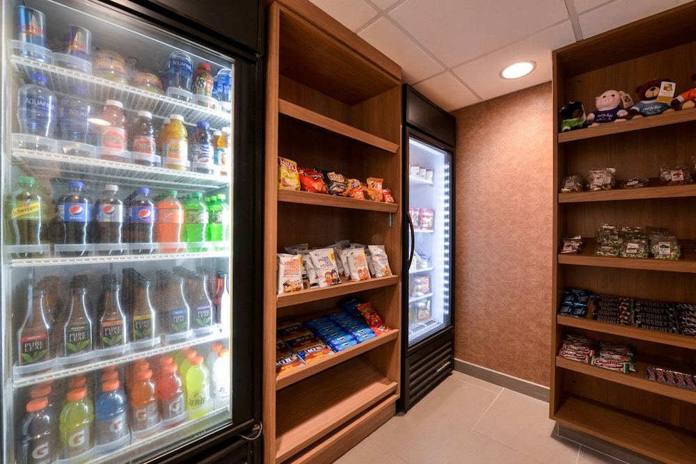 Fairfield Inn & Suites by Marriott Pittsburgh New Stanton in NEW STANTON - PA