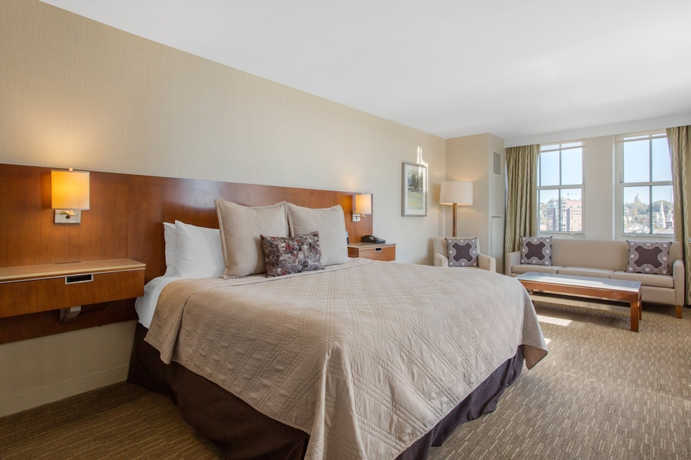 Signature, King Bed, East Tower
