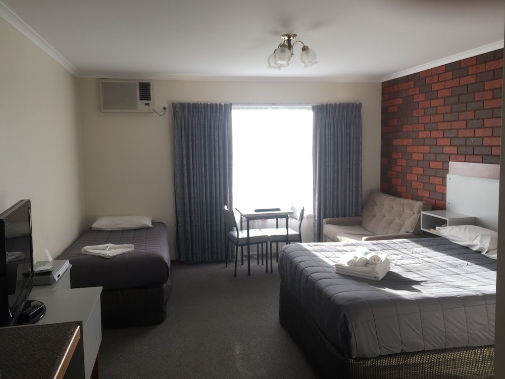 WARRAGUL VIEWS MOTOR INN 14/65