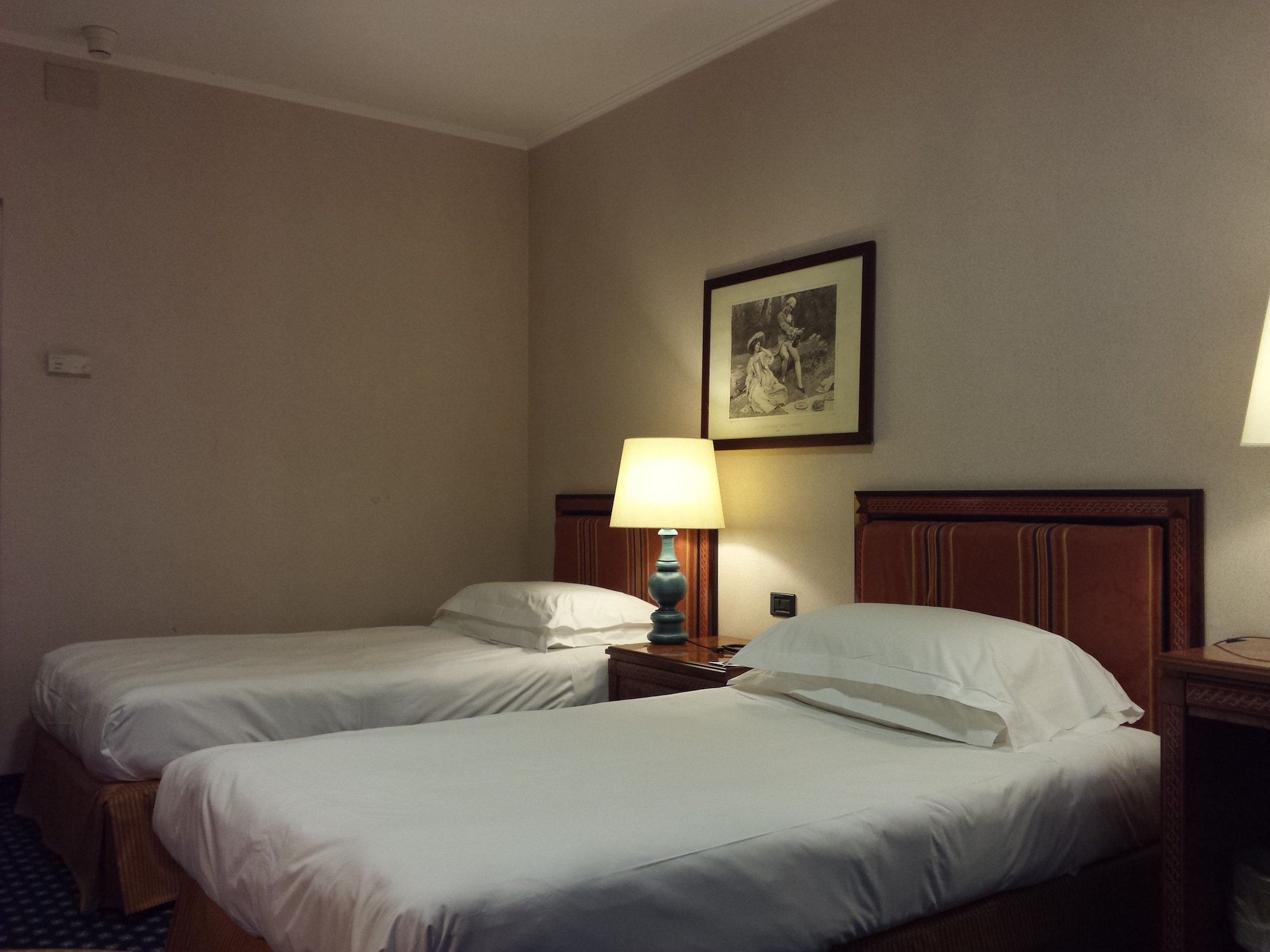 DELUXE, TWIN BEDS