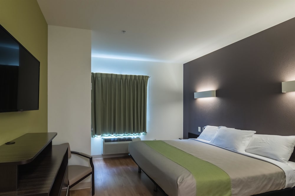 Days Inn & Suites by Wyndham Colorado City/I-20 15/37