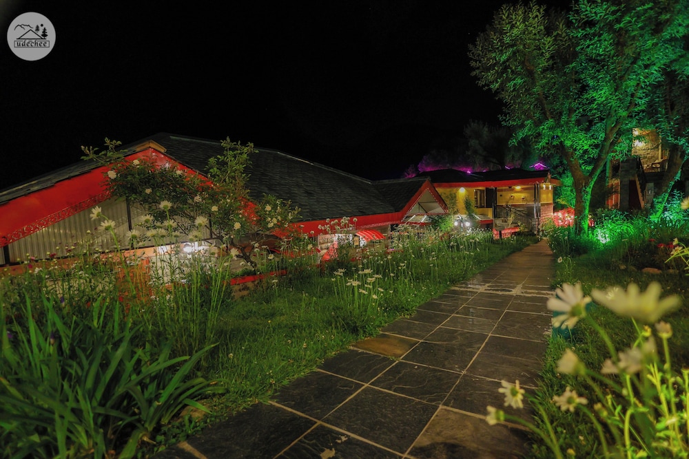 Udechee Huts 31/52
