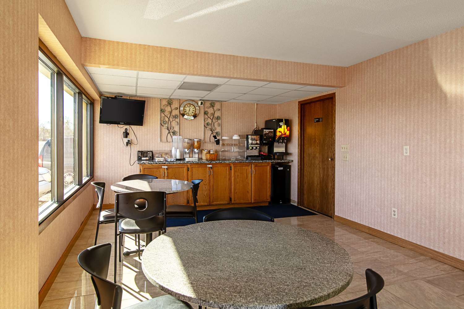 Devils Lake Inn By OYO Near Devils Lake Regional Airport 6/10
