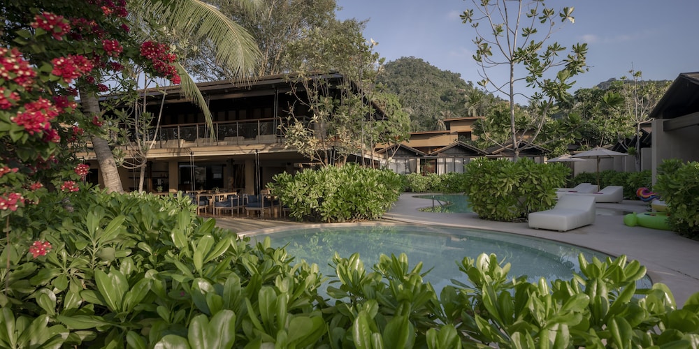 THE SPA RESORT 44/50