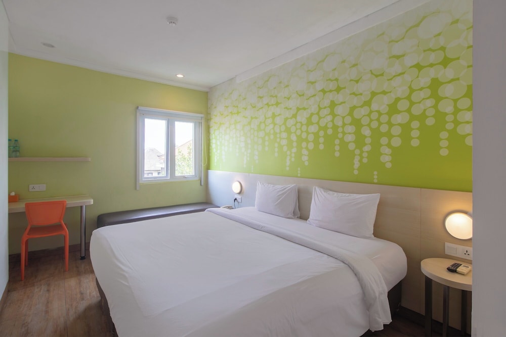 Palette Legian Beach 24/50