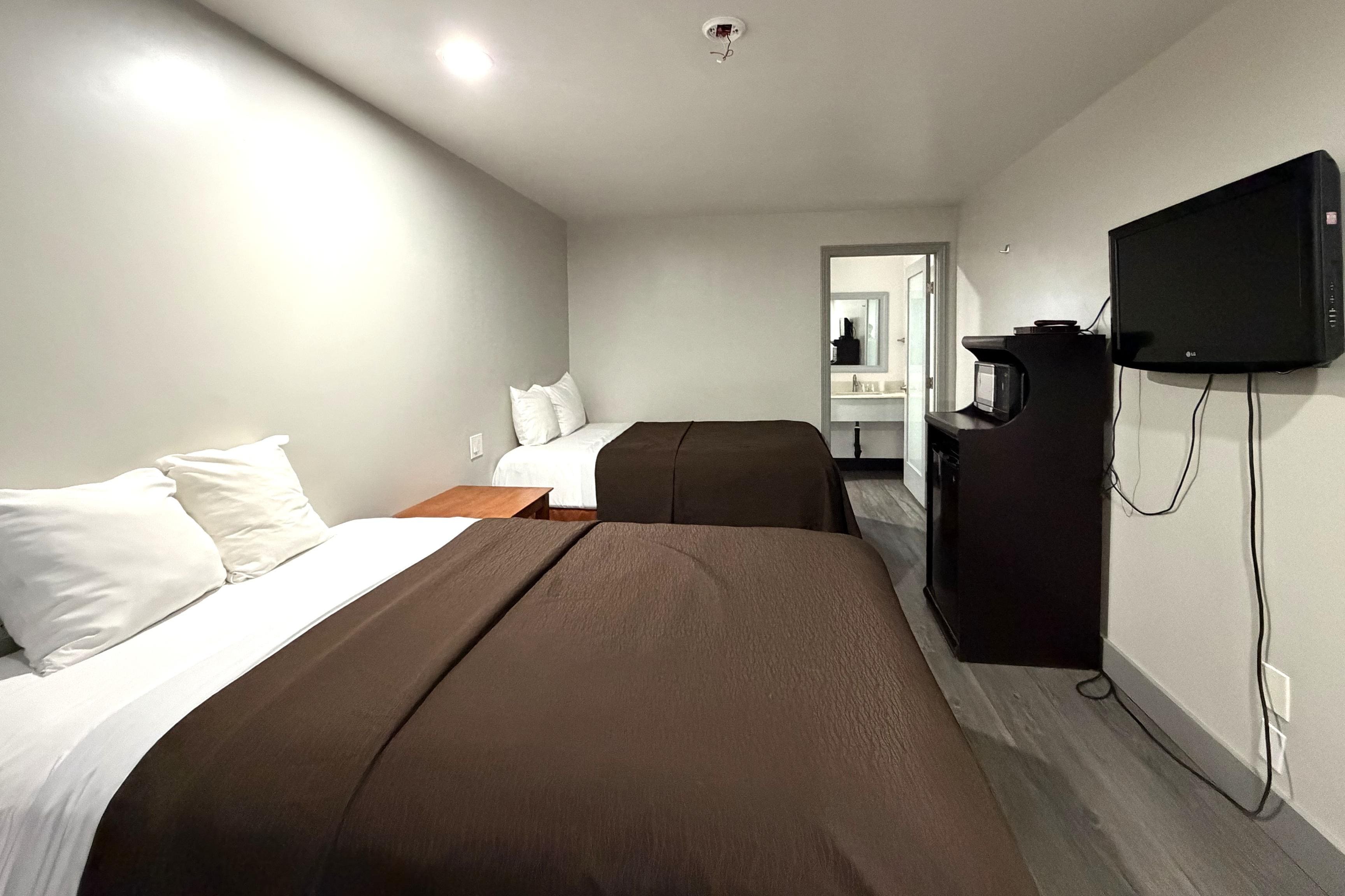 6 Rivers Motel 11/56