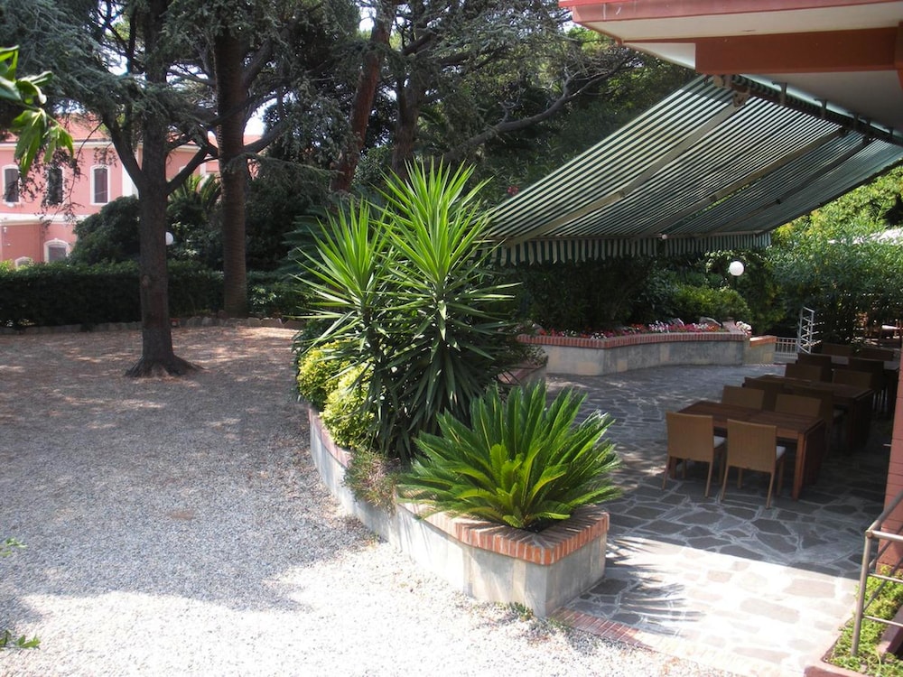 Hotel Esperia 66/71