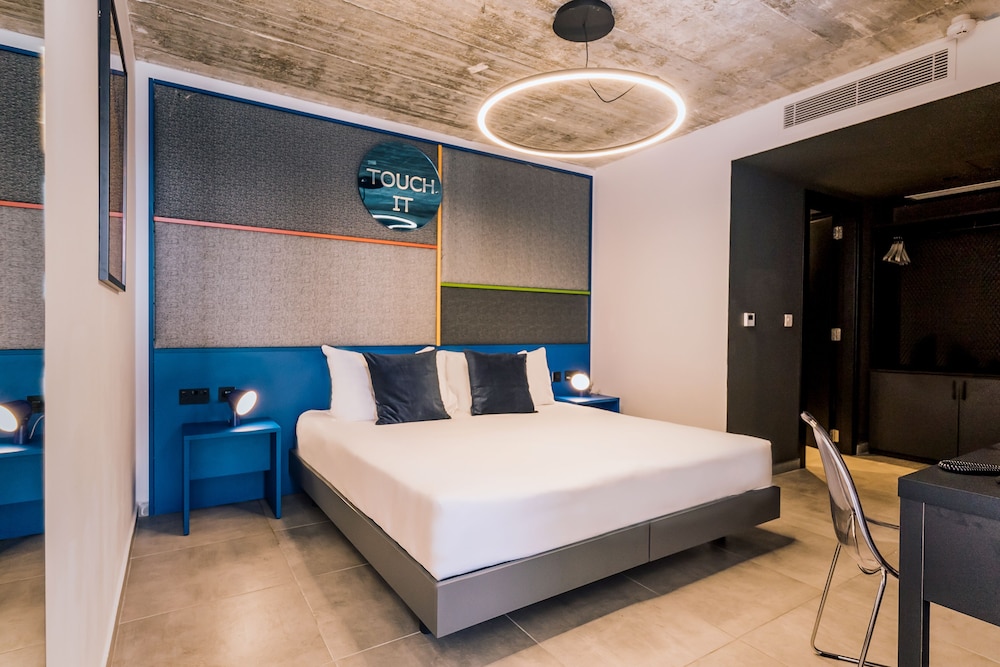 IKYK HOTEL 19/49