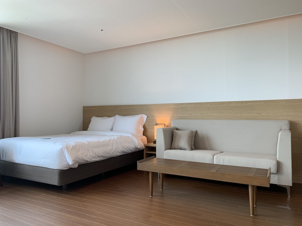 Lemain Hotel 8/32