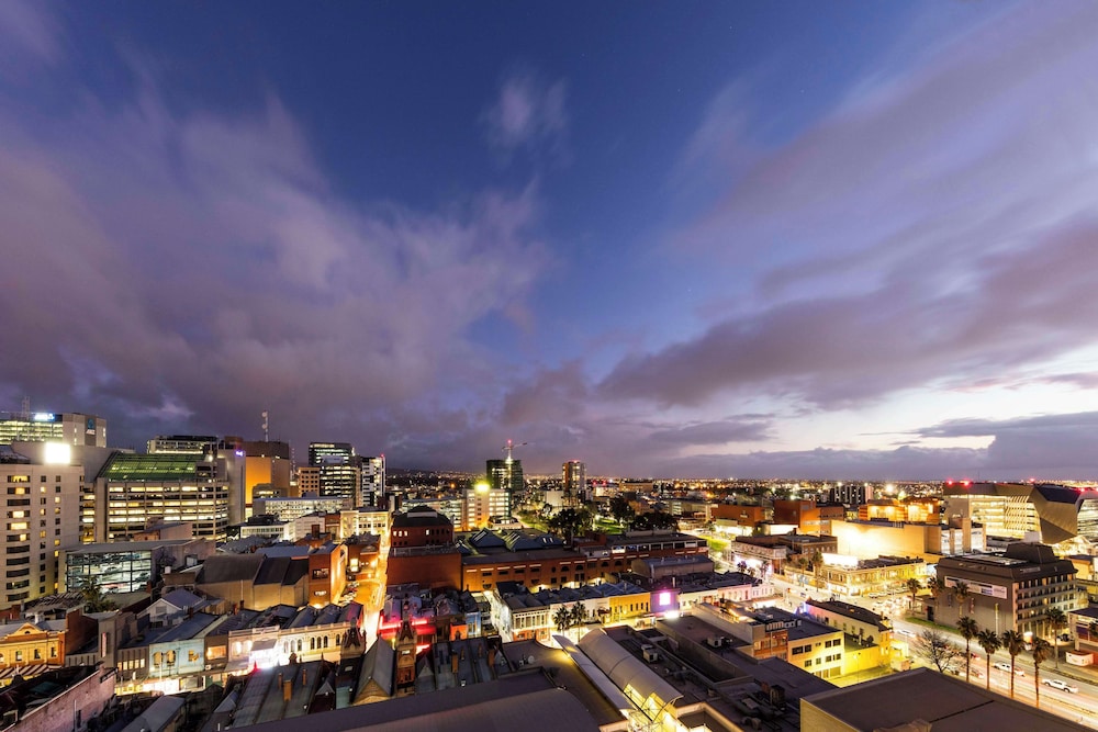 Oaks Adelaide Horizons Suites 65/70