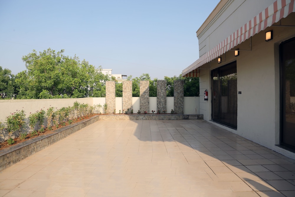 7 APPLE HOTEL VIMANNAGAR, PUNE 44/52