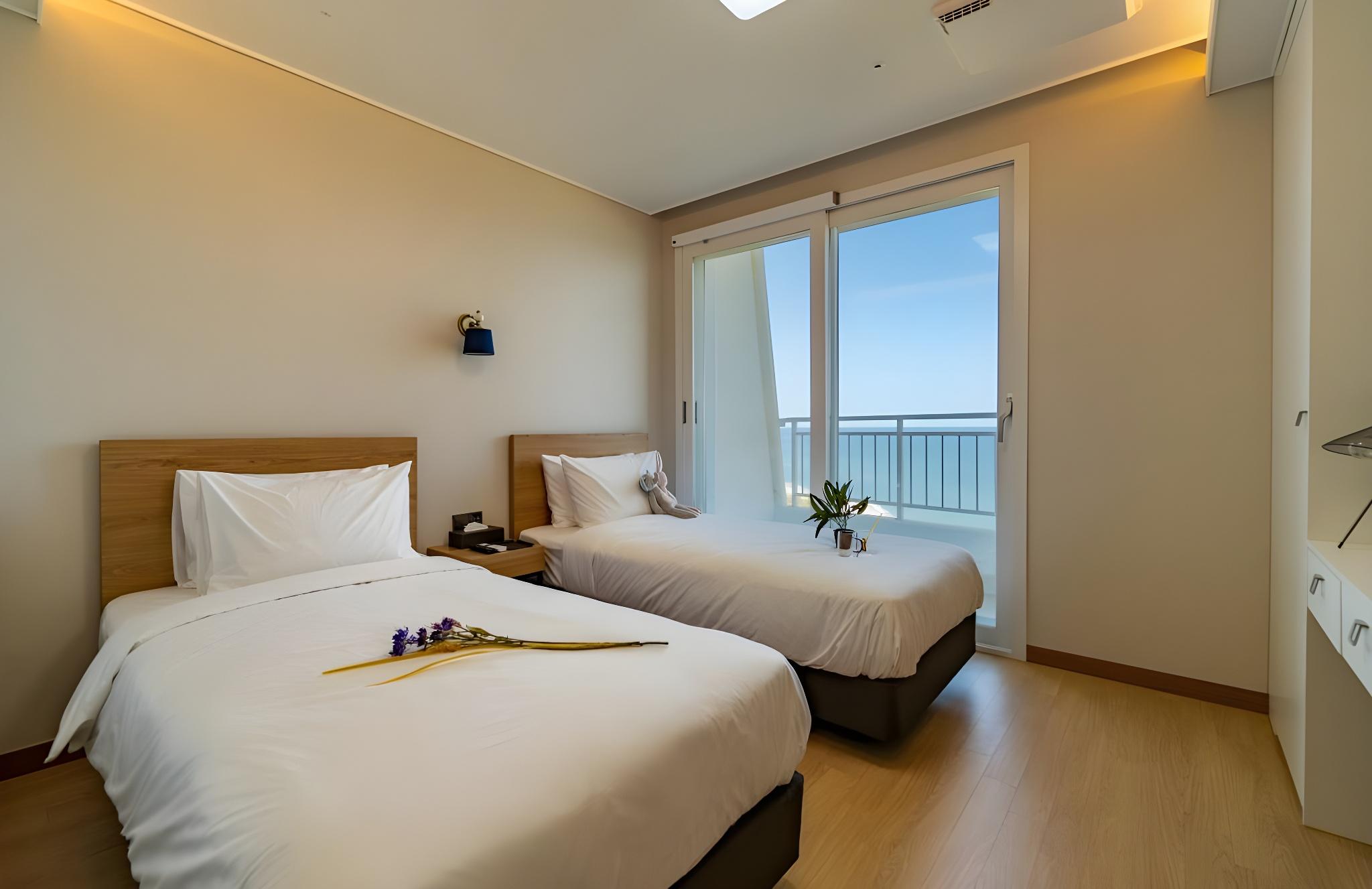 Ocean, Deluxe, Twin Beds, Ocean View