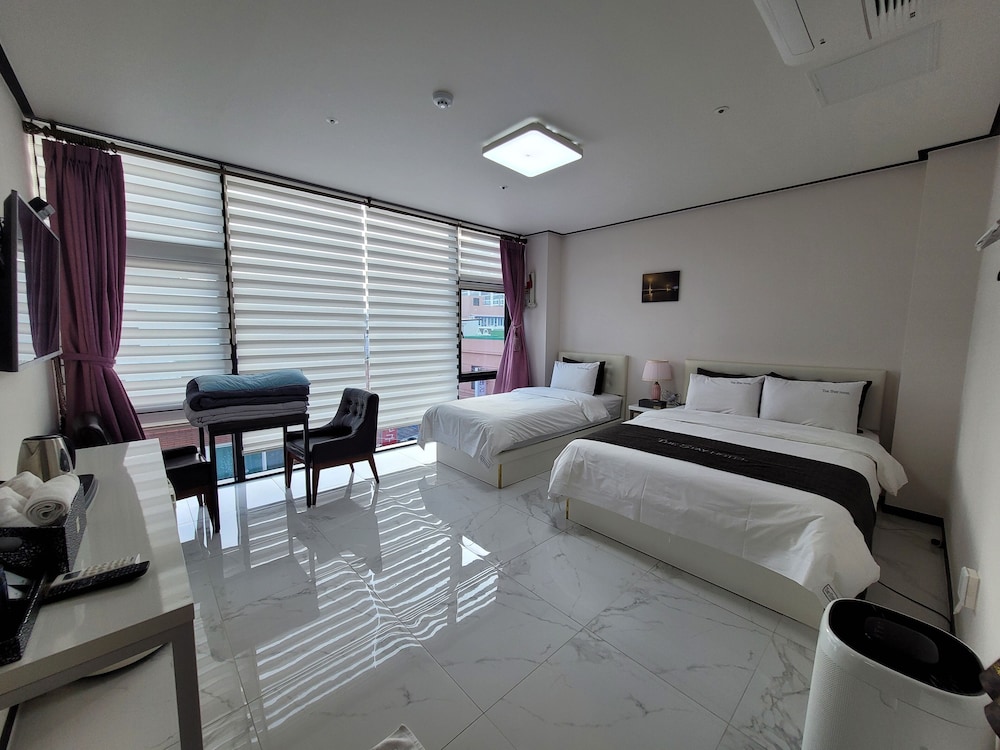 ROOM, TRIPLE