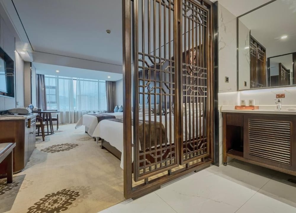 The Sky Gate Hotel 45/46
