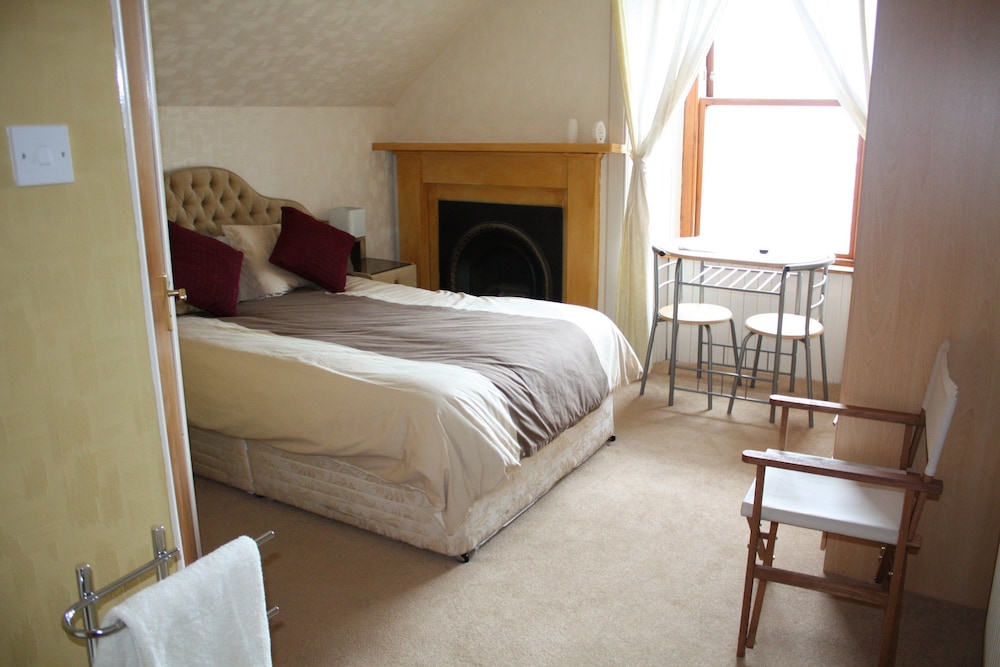 Harbour House B B 4/22