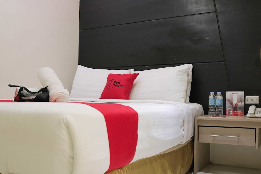 RedDoorz at Grand Apartelle Hernan Cortes Cebu 14/38