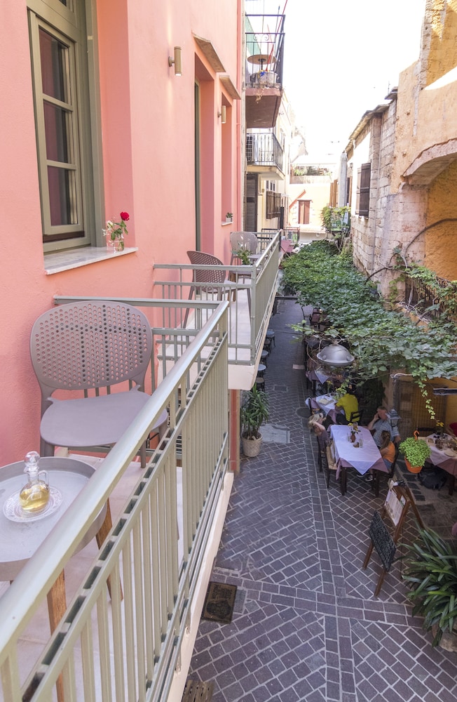 Viaggio Elegant Rooms 4/50