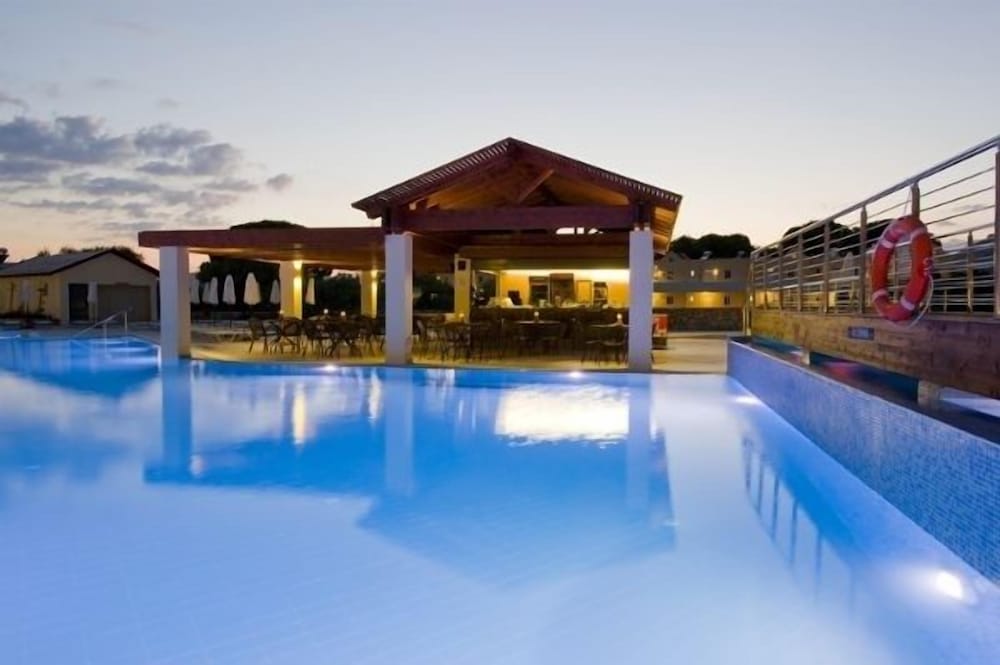 Island Blue Hotel 6/45