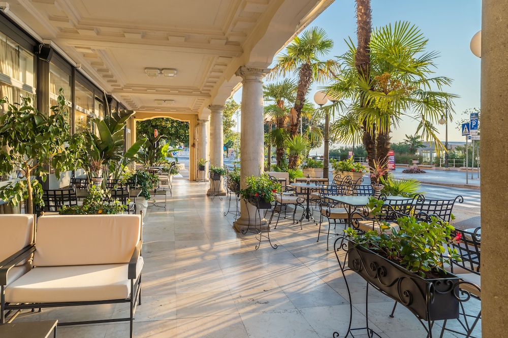 Hotel Bellevue 6/50