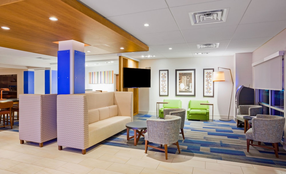 Holiday Inn Express And Suites Des Moines Downtown 10/55