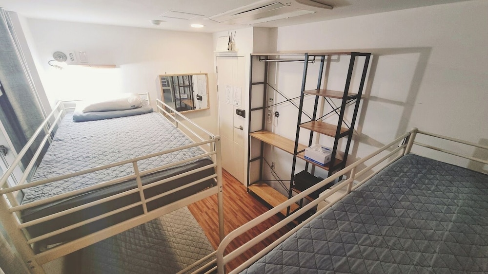 Blueboat Hostel Myeongdong 20/40