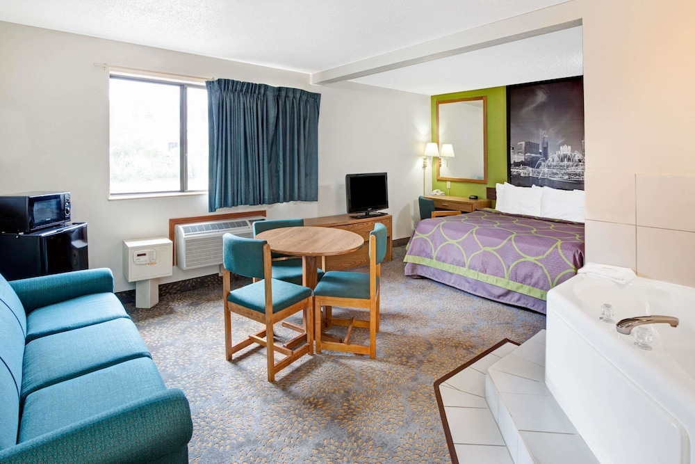 Super 8 by Wyndham Mokena/Frankfort /I-80 23/27