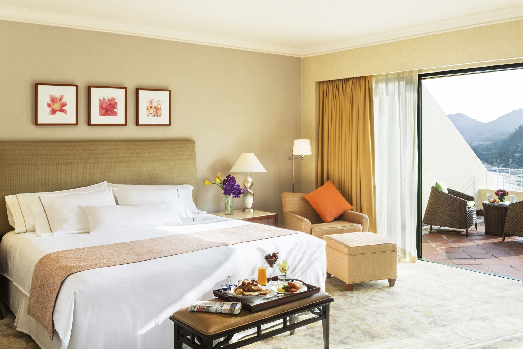 Grand, Beach, King Bed