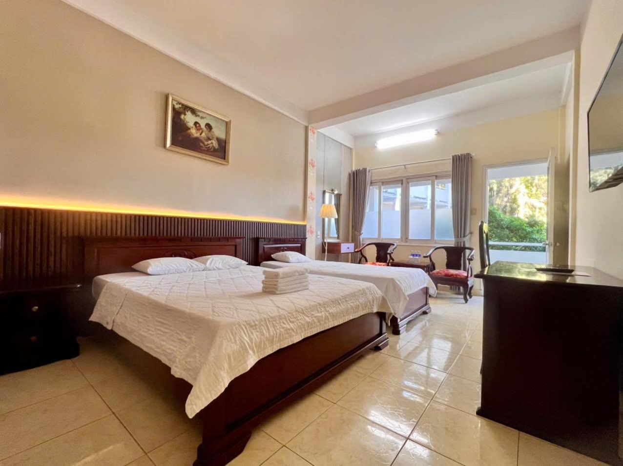 Room, Triple
