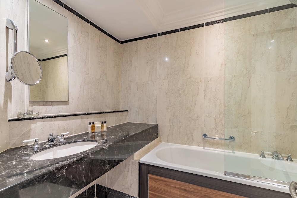 Wood Hall Hotel & Spa 54/55