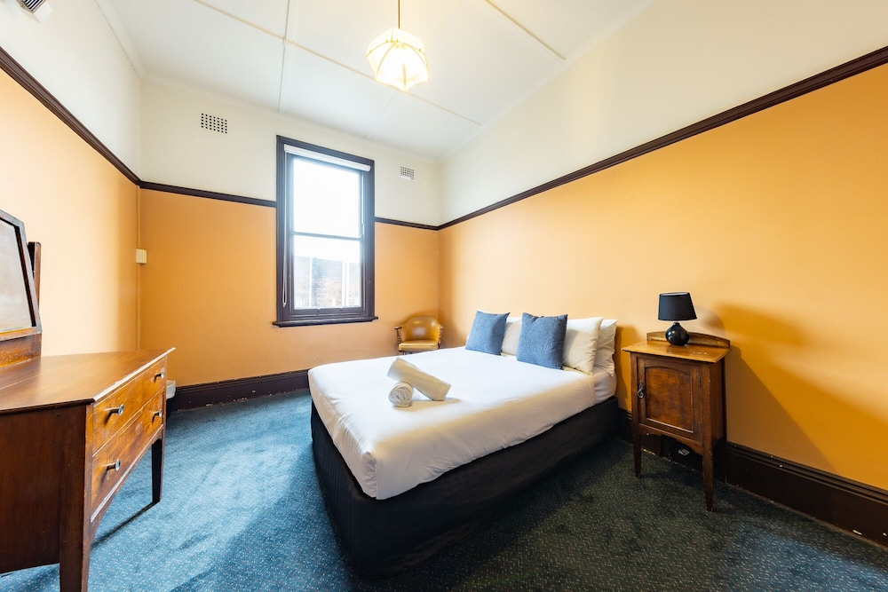 Strathfield Hotel 11/32