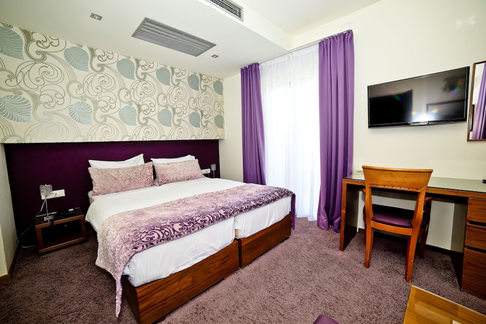 CLASSIC, TWIN BEDS, BALCONY, ANNEX