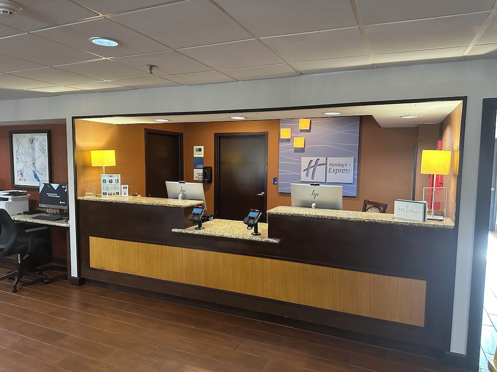 Holiday Inn Express Forsyth 3/42