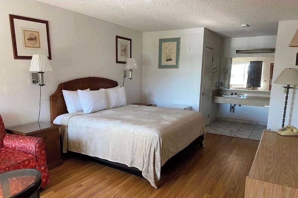 Casa Blanca Hotel & Suites Azusa 18/37