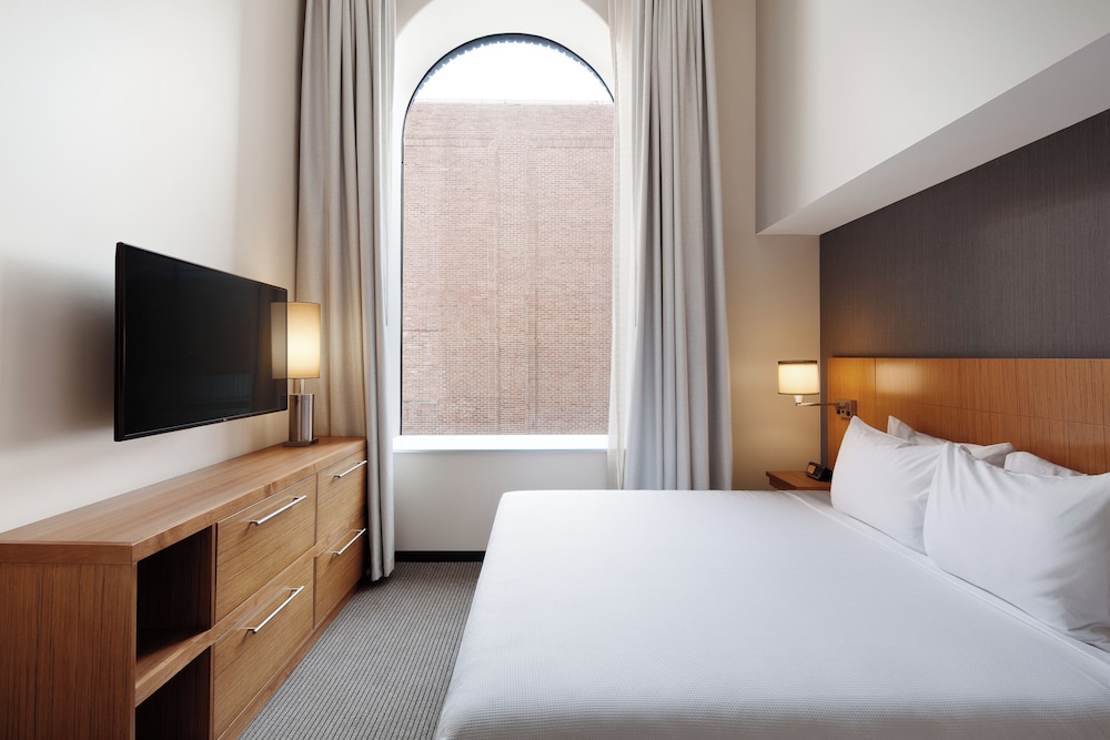 1 BEDROOM, SUITE, KING BED, SOFA