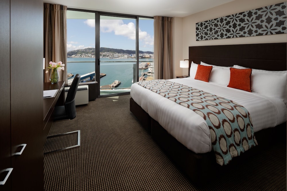 DELUXE, KING BED, HARBOUR VIEW