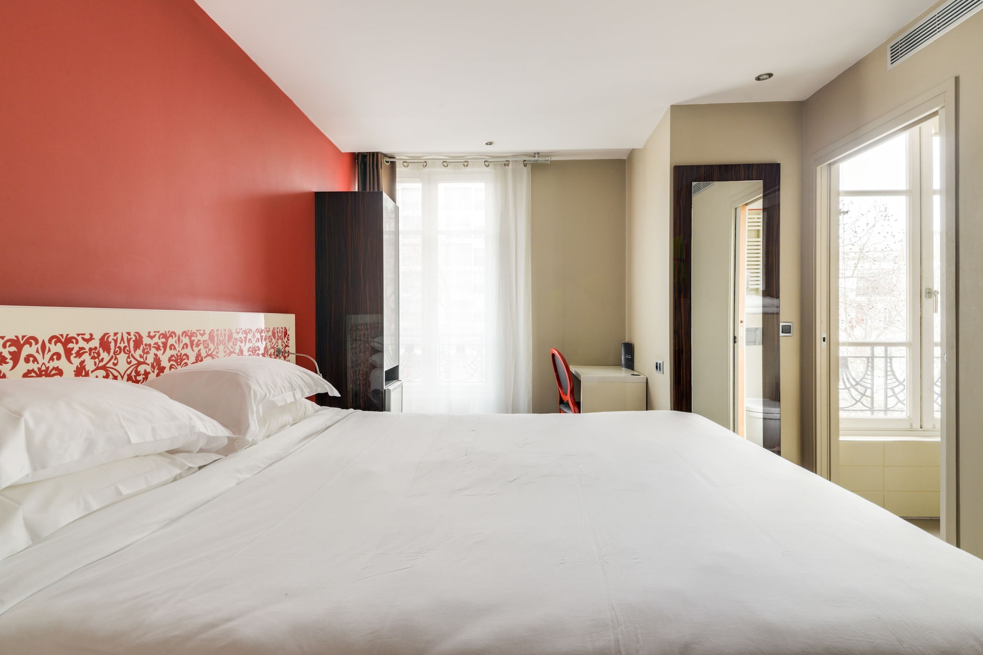 ROOM, SINGLE