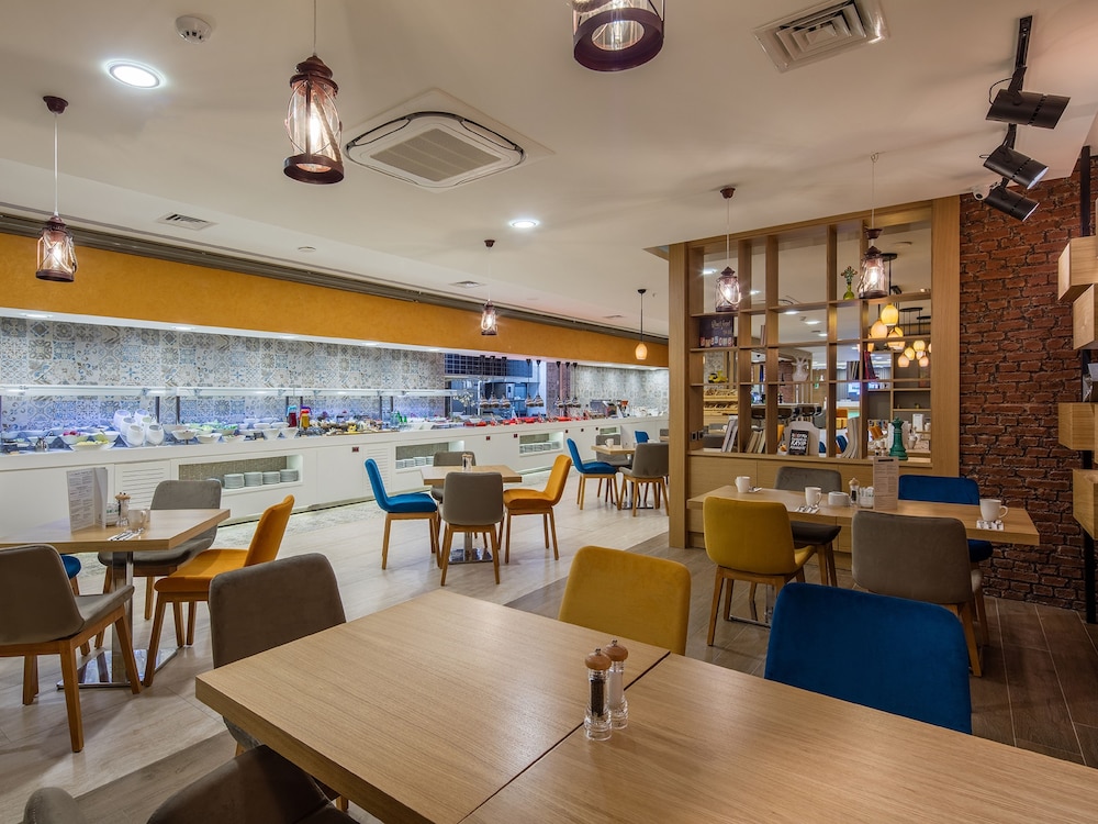 Holiday Inn Antalya - Lara 60/78