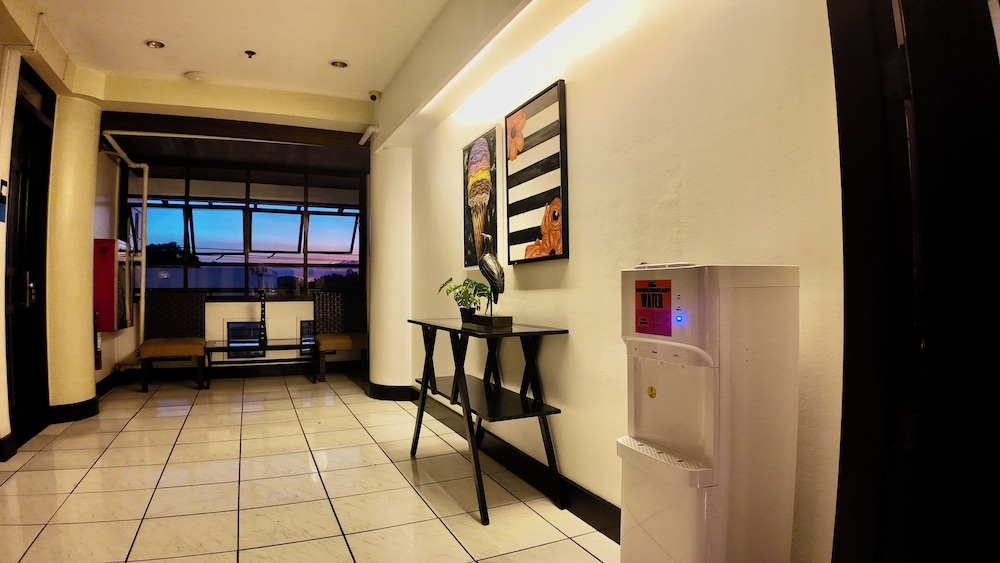 Urban Inn Iloilo 58/65