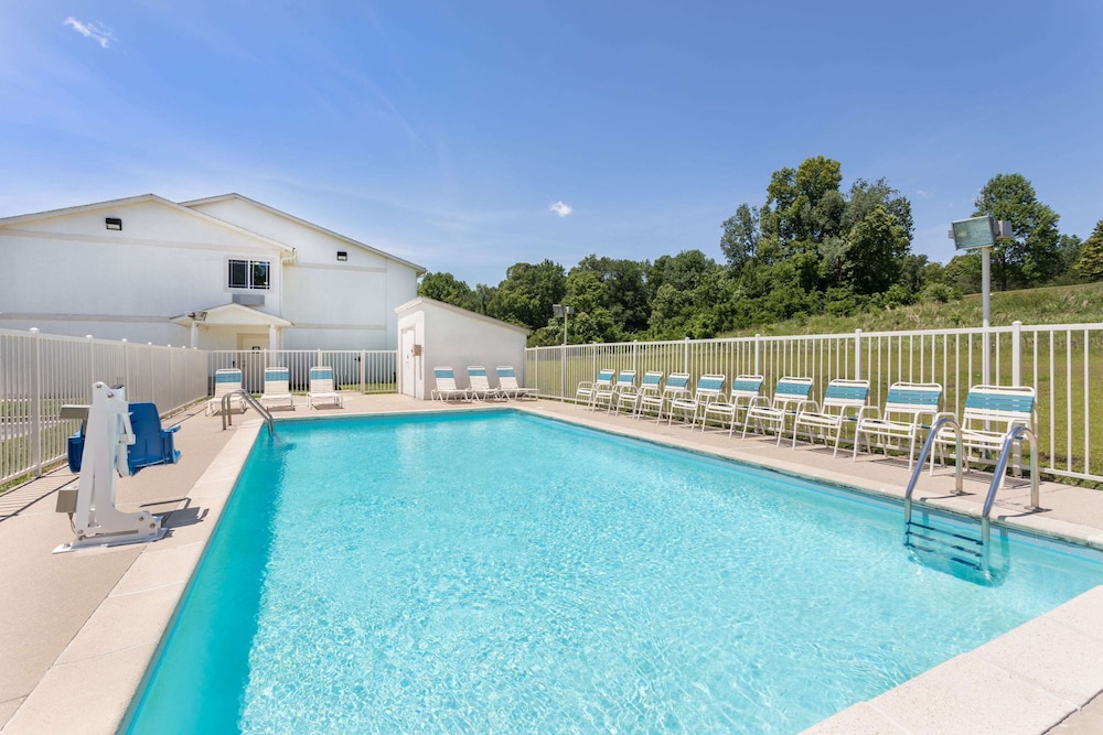 Super 8 by Wyndham Vicksburg 8/16
