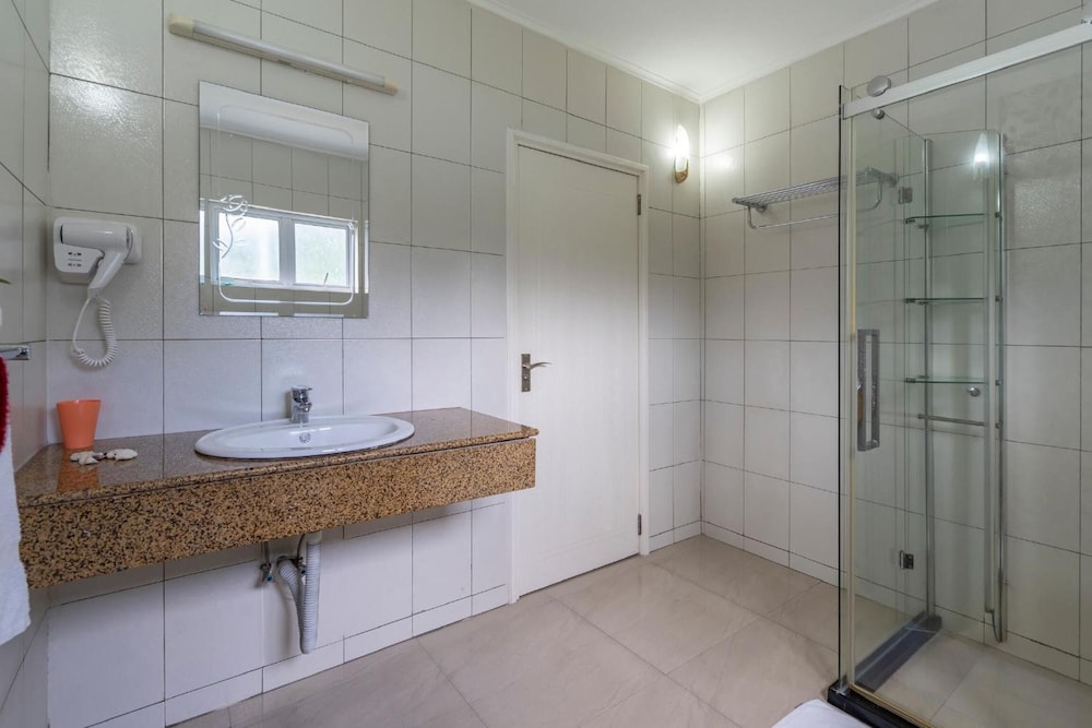 La Modestie Villa 49/50