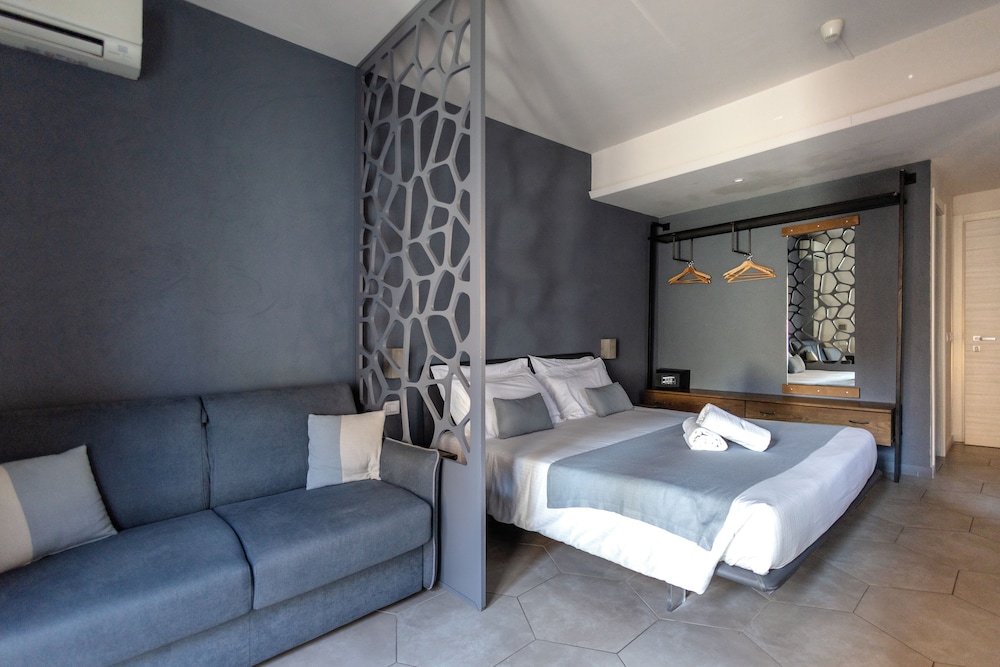 1 Bedroom, Design, Suite, King Bed, Sofa, Terrace, Garden Area